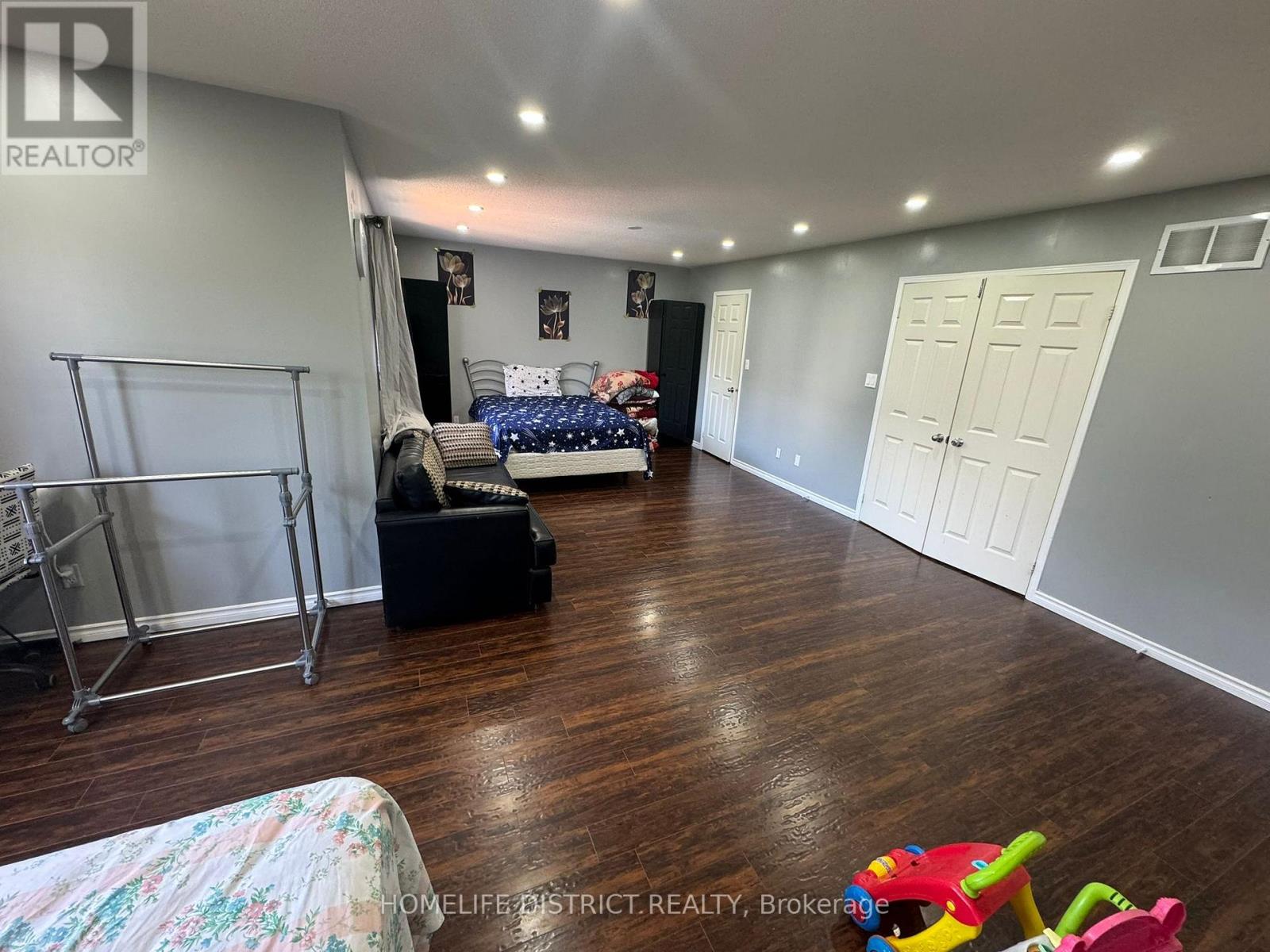 1100 Ashgrove Crescent, Oshawa, Ontario  L1K 2W4 - Photo 4 - E13111712