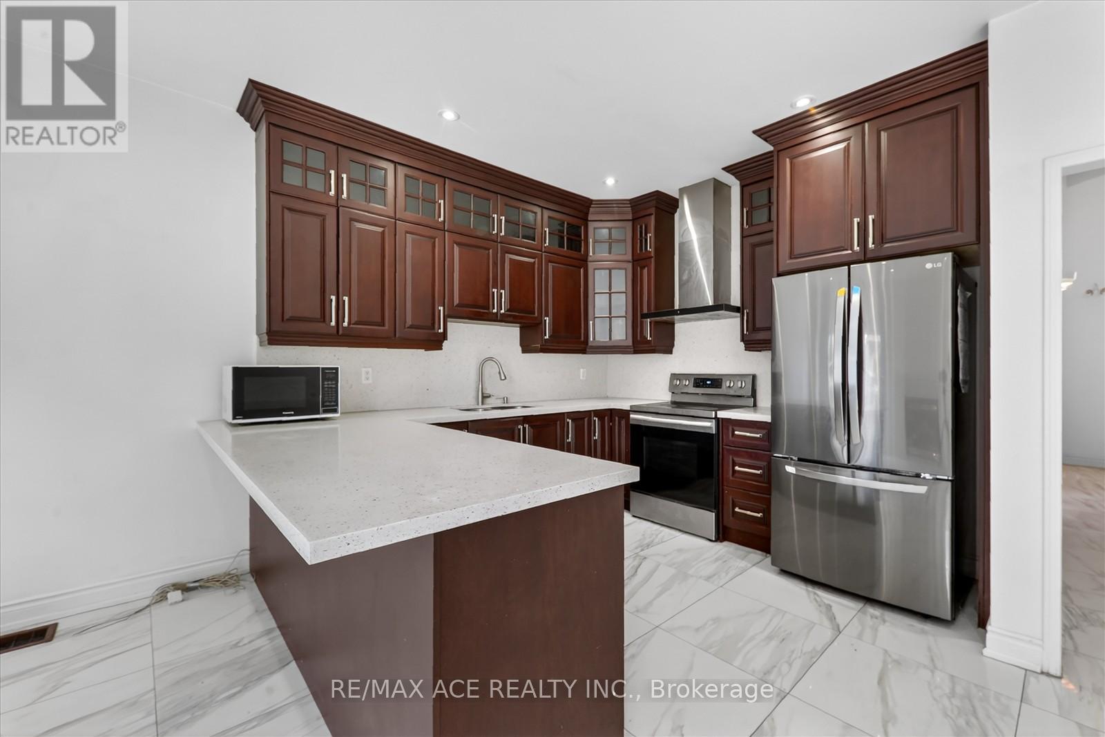 Main - 110 Blue Willow Drive, Vaughan, Ontario  L4L 9E9 - Photo 10 - N12828128
