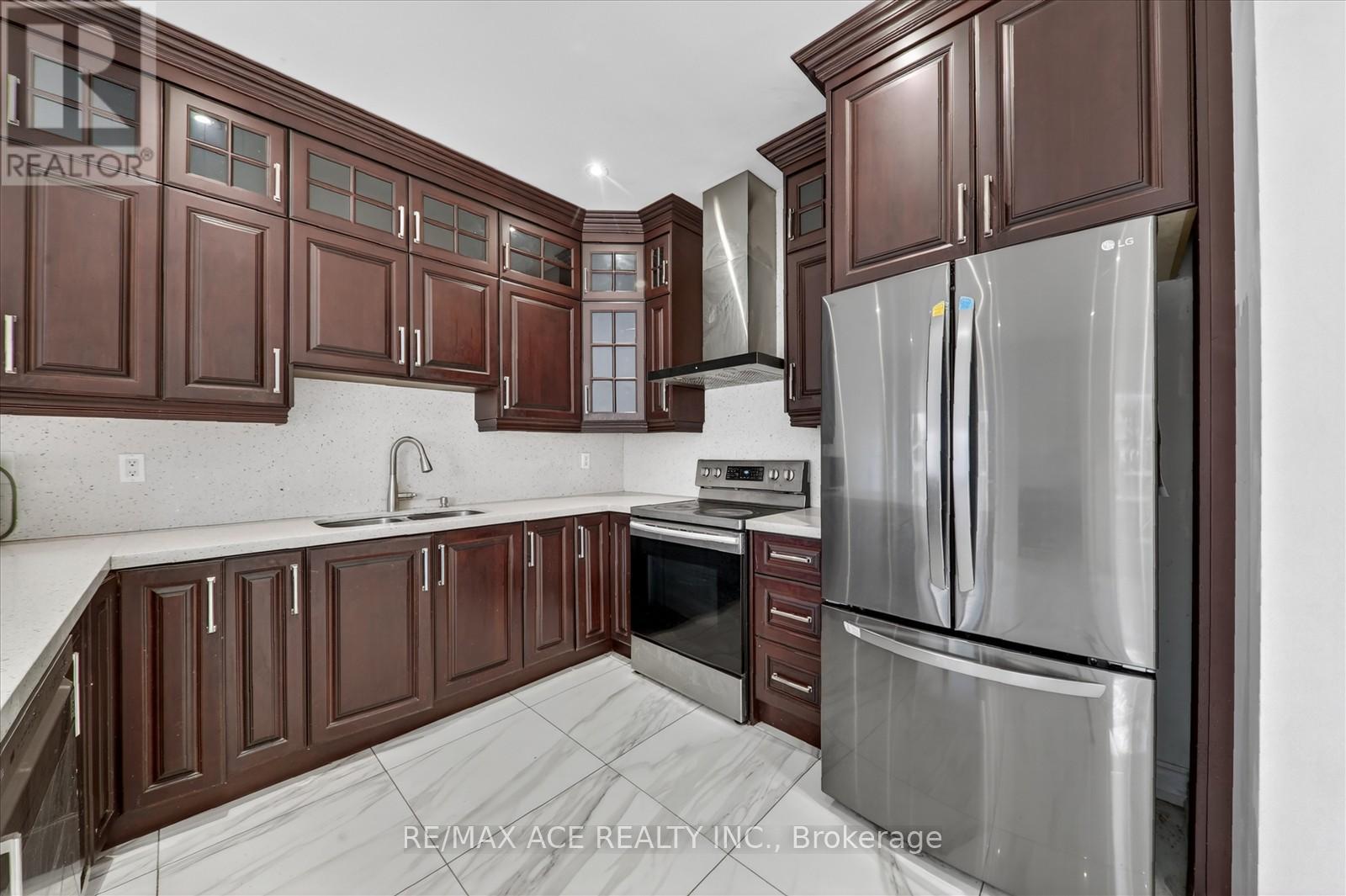 Main - 110 Blue Willow Drive, Vaughan, Ontario  L4L 9E9 - Photo 9 - N12828128