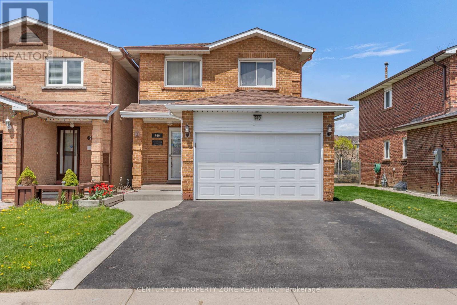 240 Simmons Boulevard, Brampton, Ontario  L6V 3Y1 - Photo 2 - W13108134