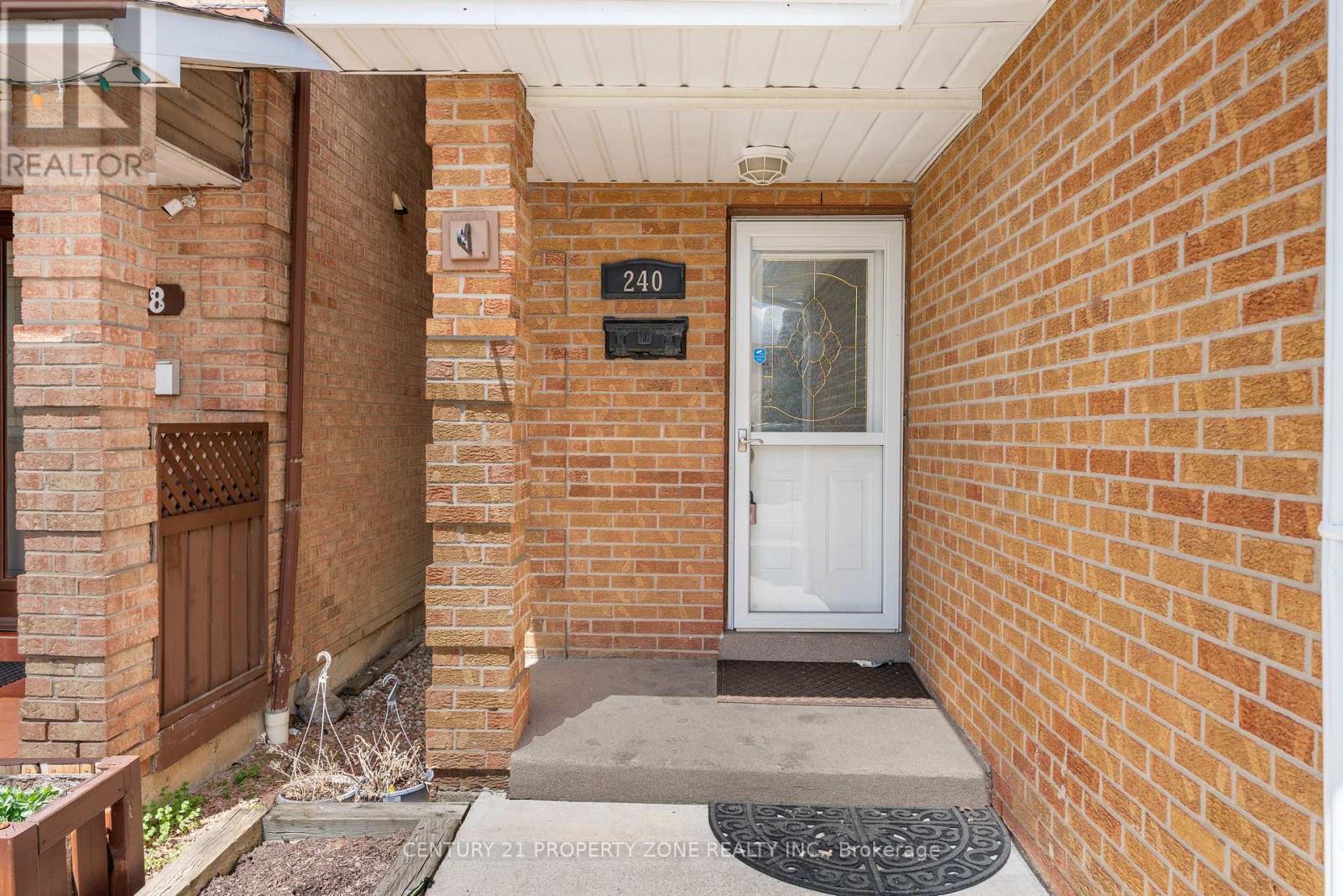 240 Simmons Boulevard, Brampton, Ontario  L6V 3Y1 - Photo 3 - W13108134