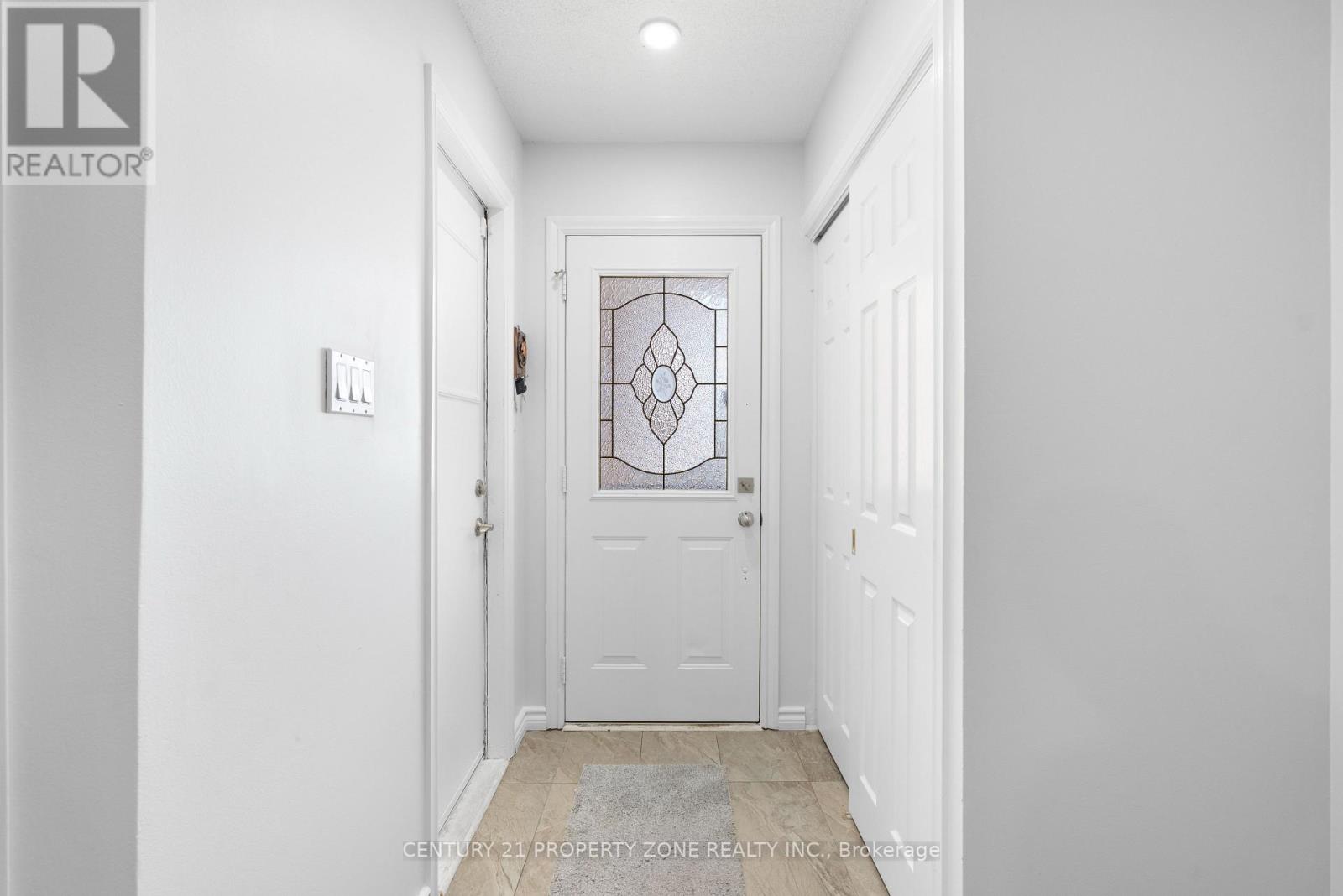 240 Simmons Boulevard, Brampton, Ontario  L6V 3Y1 - Photo 4 - W13108134