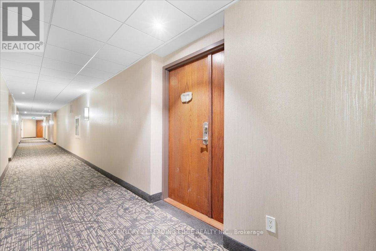 719 - 2511 Lakeshore Road W, Oakville, Ontario  L6L 6L9 - Photo 5 - W13109632