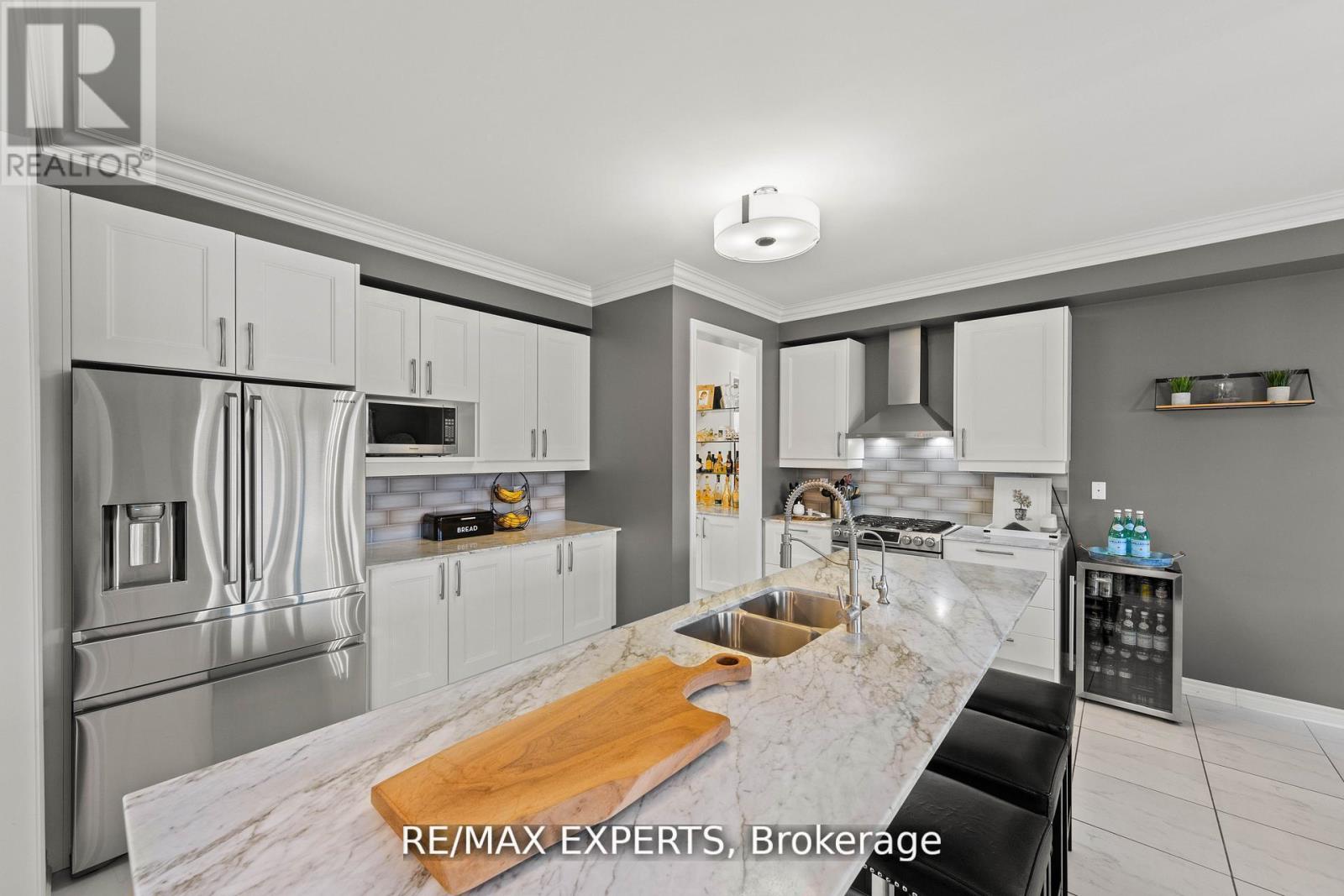 48 Manor Glen Crescent, East Gwillimbury (Mt Albert), Ontario  L0G 1M0 - Photo 13 - N13111520