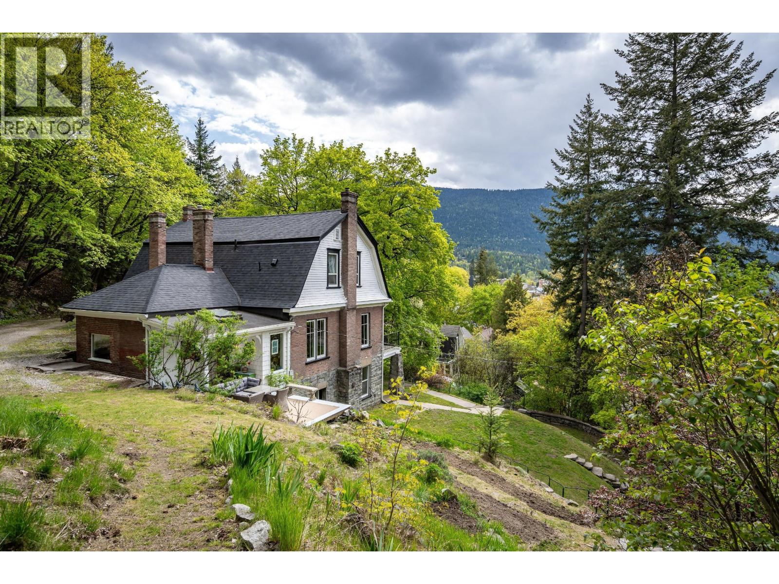 519 Cedar Street, Nelson, British Columbia  V1L 2C2 - Photo 3 - 10382087