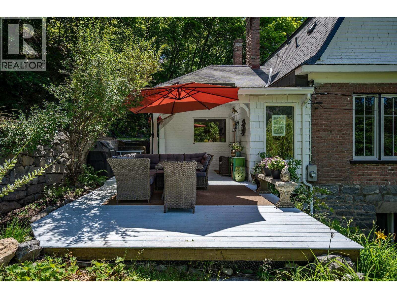 519 Cedar Street, Nelson, British Columbia  V1L 2C2 - Photo 4 - 10382087