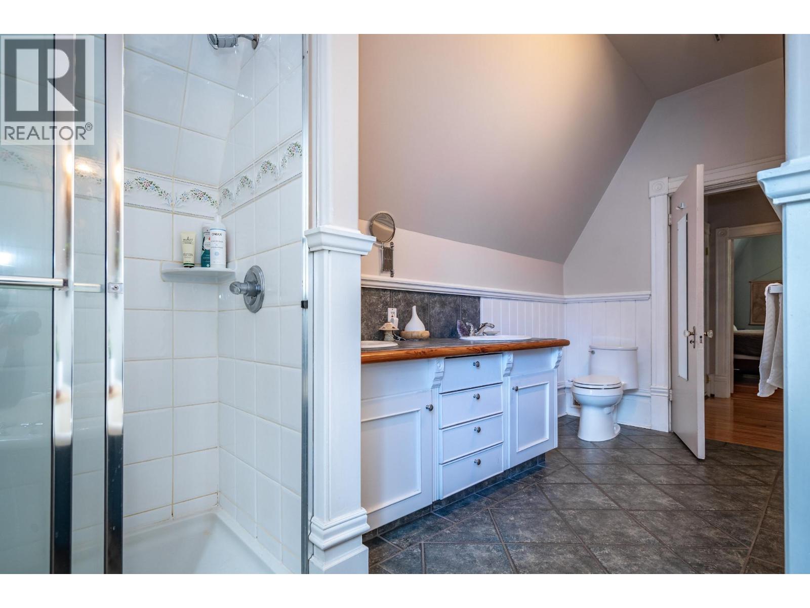 519 Cedar Street, Nelson, British Columbia  V1L 2C2 - Photo 45 - 10382087