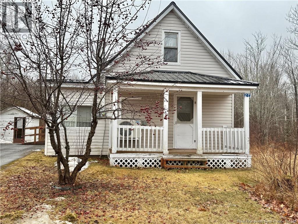 21 Maple Street, Mcadam, New Brunswick  E6J 1W1 - Photo 1 - NB136580