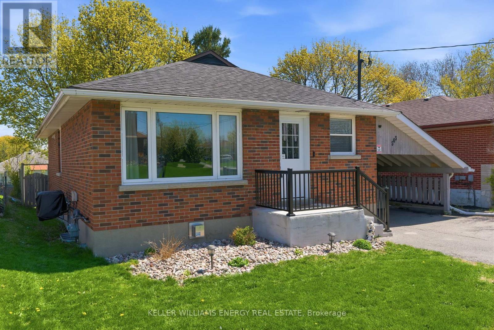 563 Coleridge Street, Oshawa, Ontario  L1H 6S7 - Photo 2 - E13111902