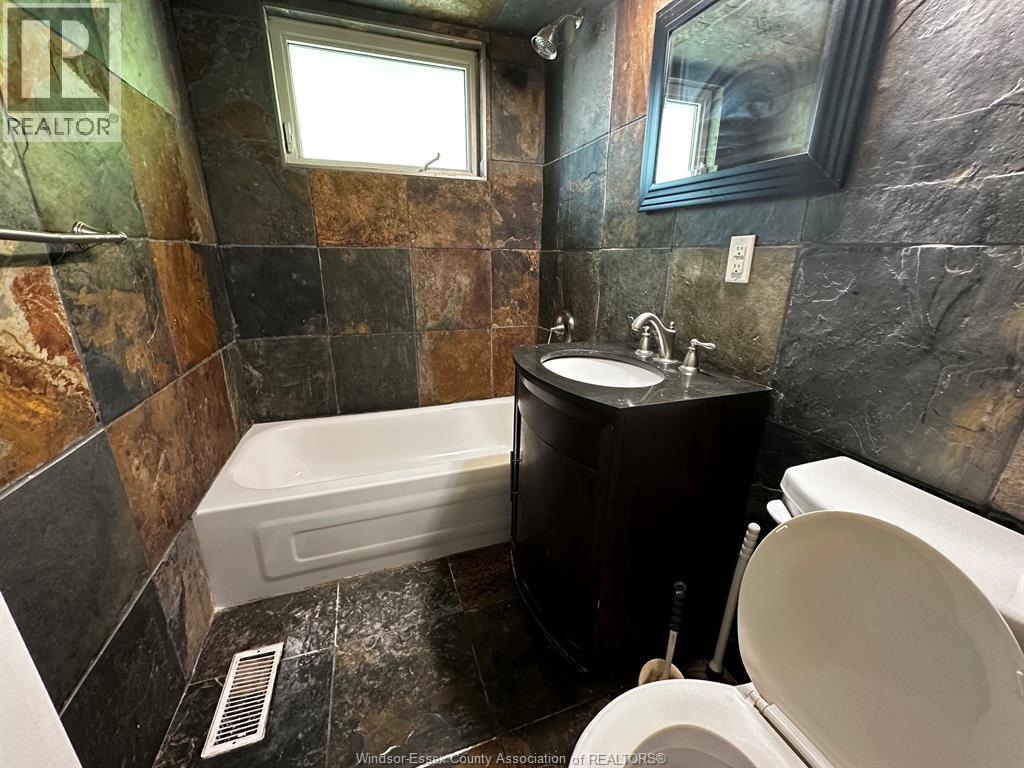 3530 Randolph, Windsor, Ontario  N9E 3G2 - Photo 16 - 26010736