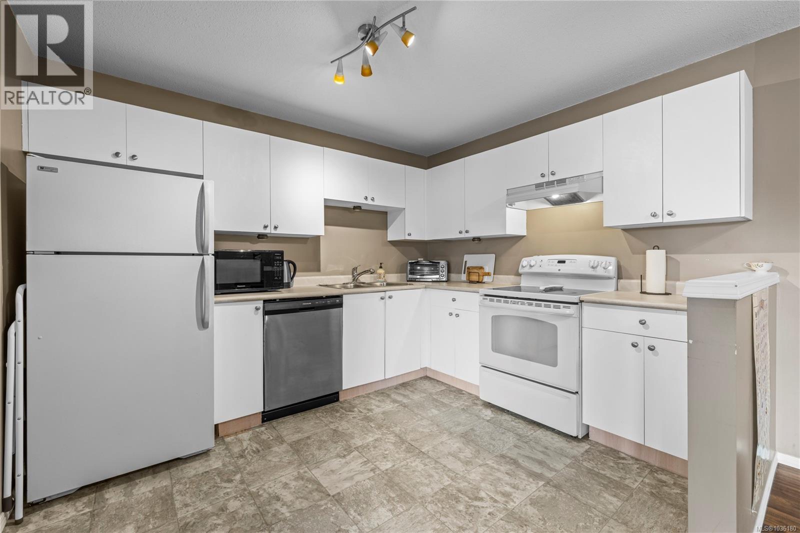 302 690 Third St, Nanaimo, British Columbia  V9R 1W8 - Photo 7 - 1036180