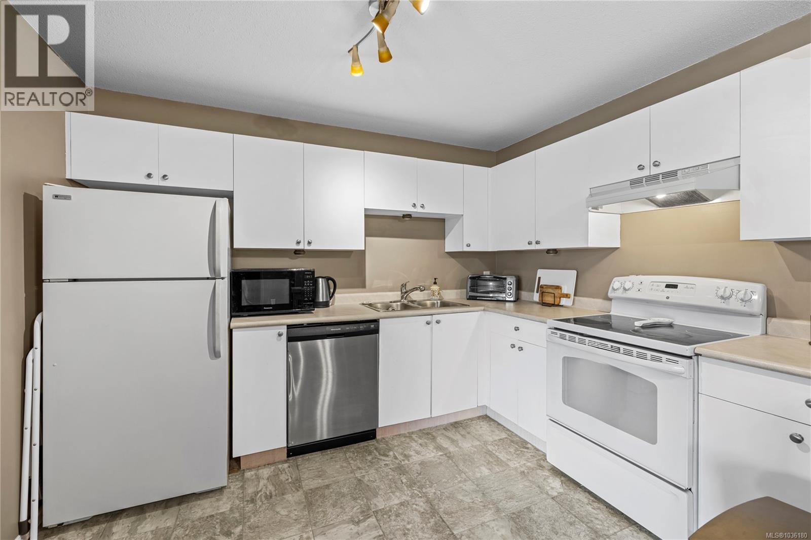 302 690 Third St, Nanaimo, British Columbia  V9R 1W8 - Photo 8 - 1036180