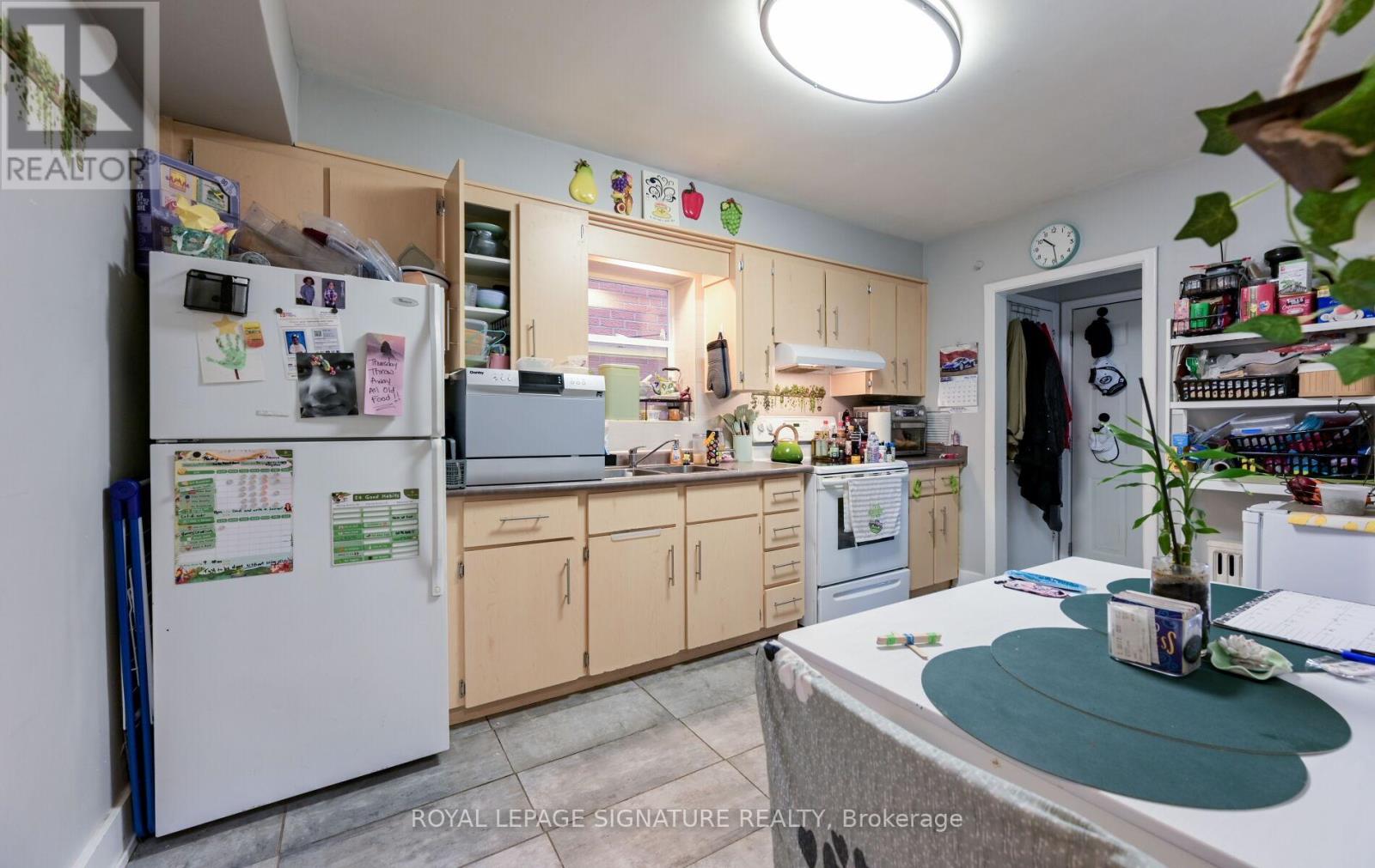 226 Bicknell Avenue, Toronto, Ontario  M6M 4G9 - Photo 10 - W13111472
