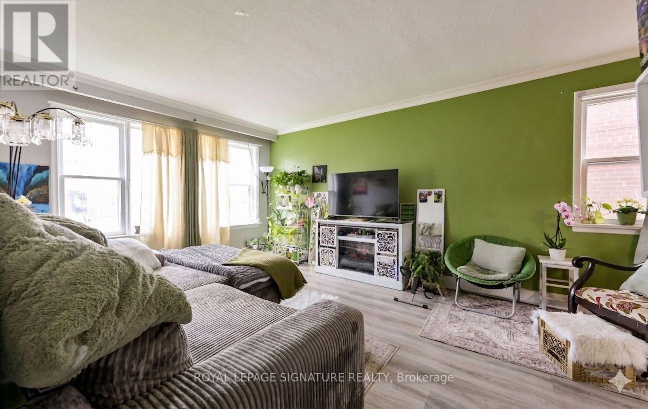 226 Bicknell Avenue, Toronto, Ontario  M6M 4G9 - Photo 7 - W13111472