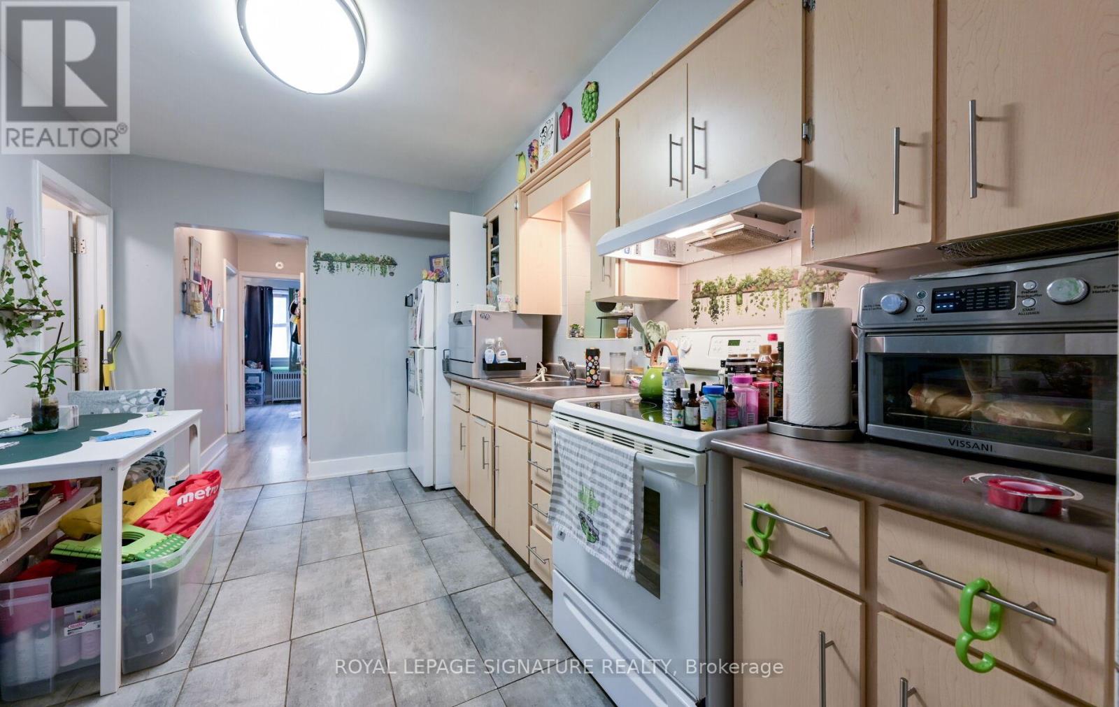 226 Bicknell Avenue, Toronto, Ontario  M6M 4G9 - Photo 9 - W13111472