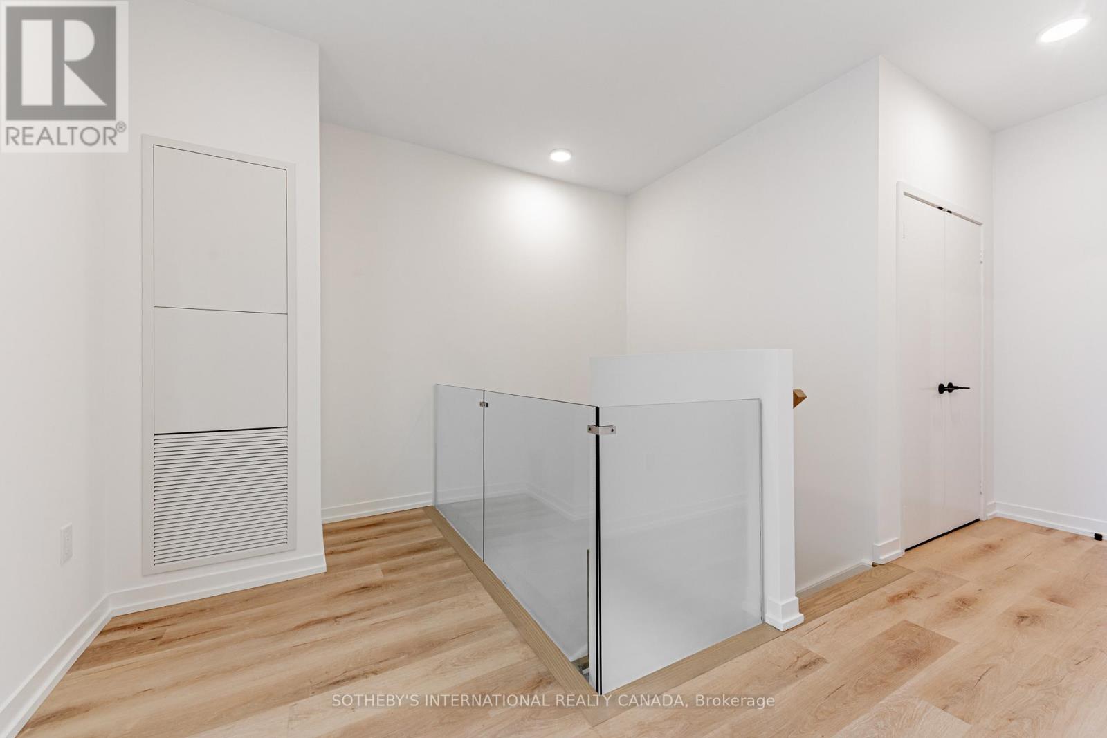 Th#101 - 5 York Garden Way, Toronto, Ontario  M6A 2V1 - Photo 10 - W13111516
