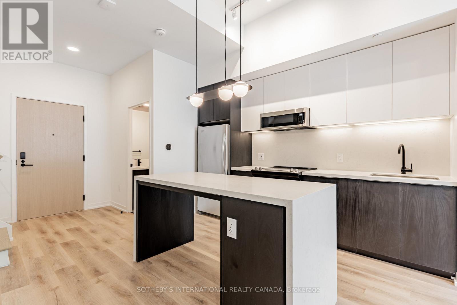 Th#101 - 5 York Garden Way, Toronto, Ontario  M6A 2V1 - Photo 3 - W13111516