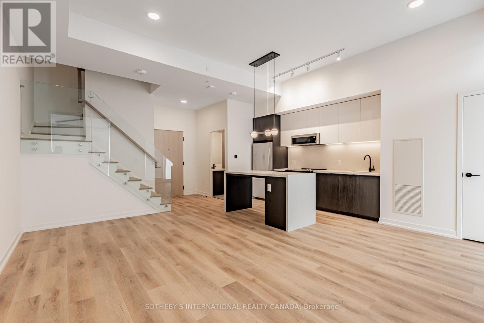 Th#101 - 5 York Garden Way, Toronto, Ontario  M6A 2V1 - Photo 5 - W13111516