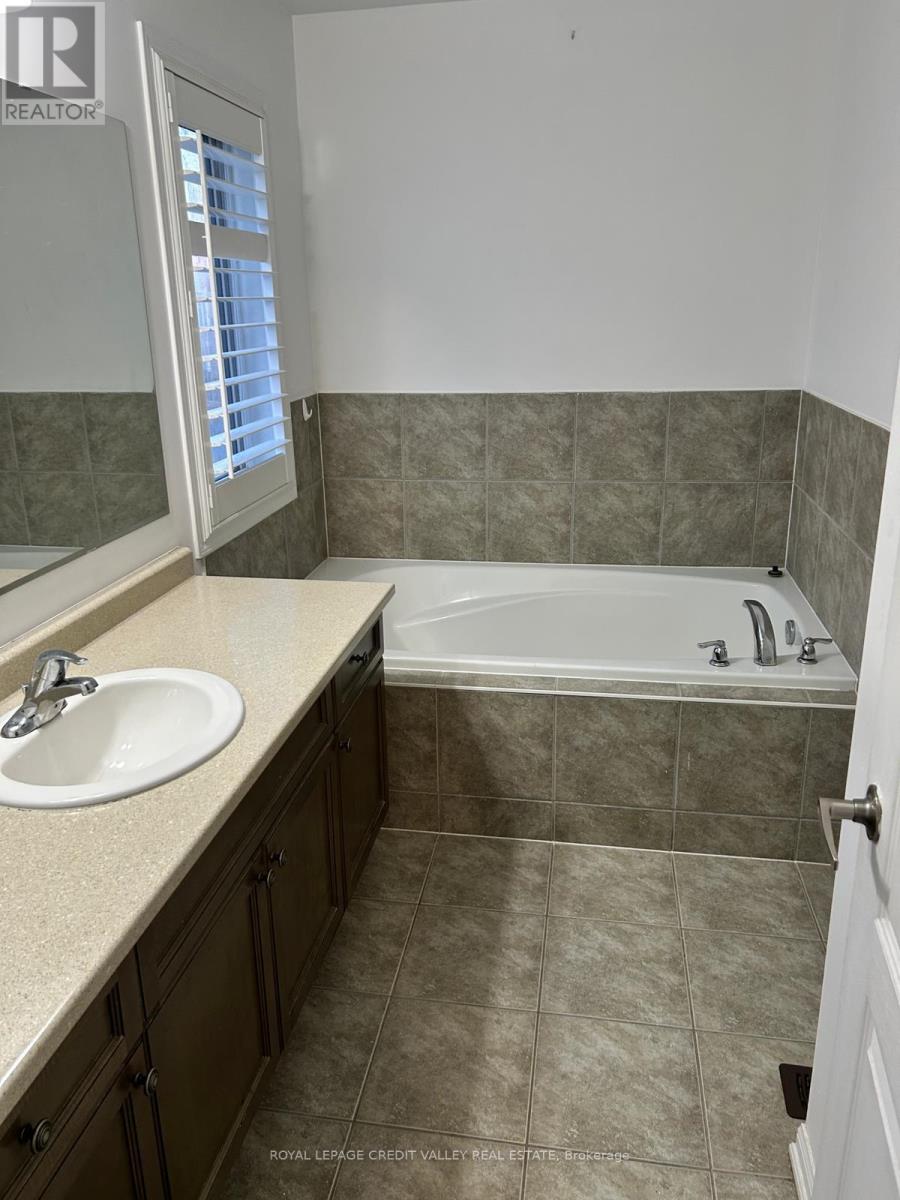 Upper - 29 Robert Parkinson Drive, Brampton, Ontario  L7A 0X6 - Photo 17 - W13111528