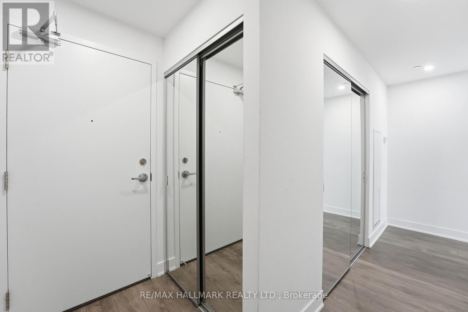 604 - 297 Oak Walk Drive, Oakville, Ontario  L6H 3R6 - Photo 2 - W13111546