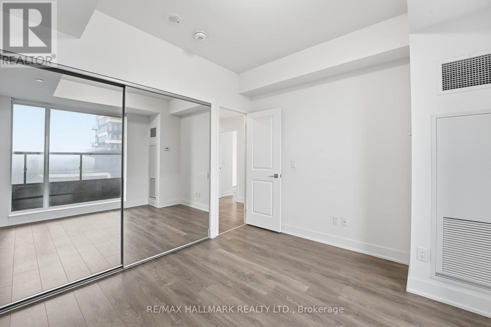 604 - 297 Oak Walk Drive, Oakville, Ontario  L6H 3R6 - Photo 5 - W13111546