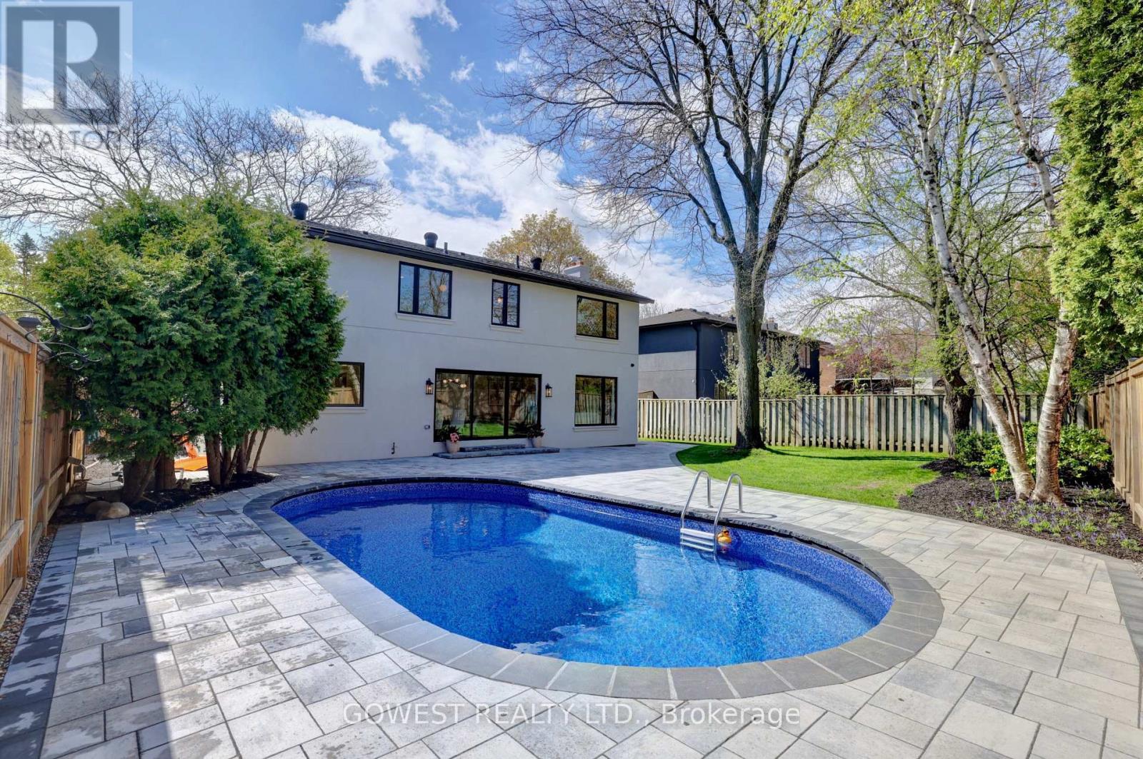 981 Valdese Drive, Mississauga, Ontario  L5C 2Z5 - Photo 2 - W13111556