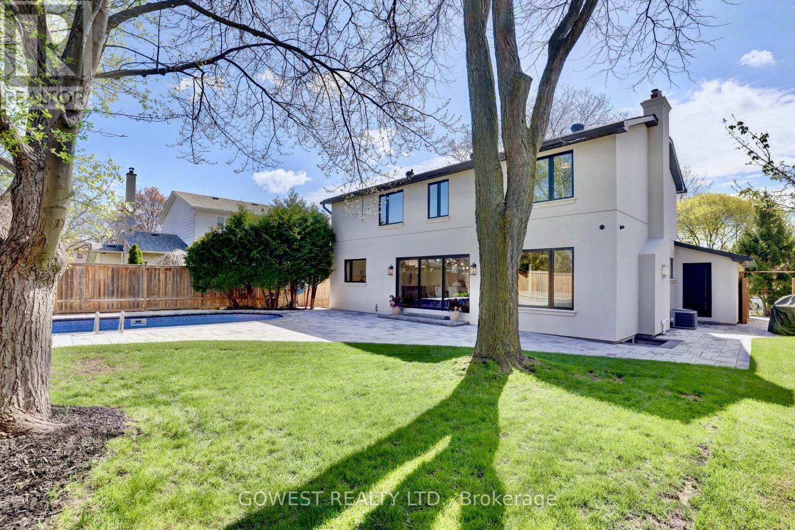 981 Valdese Drive, Mississauga, Ontario  L5C 2Z5 - Photo 3 - W13111556