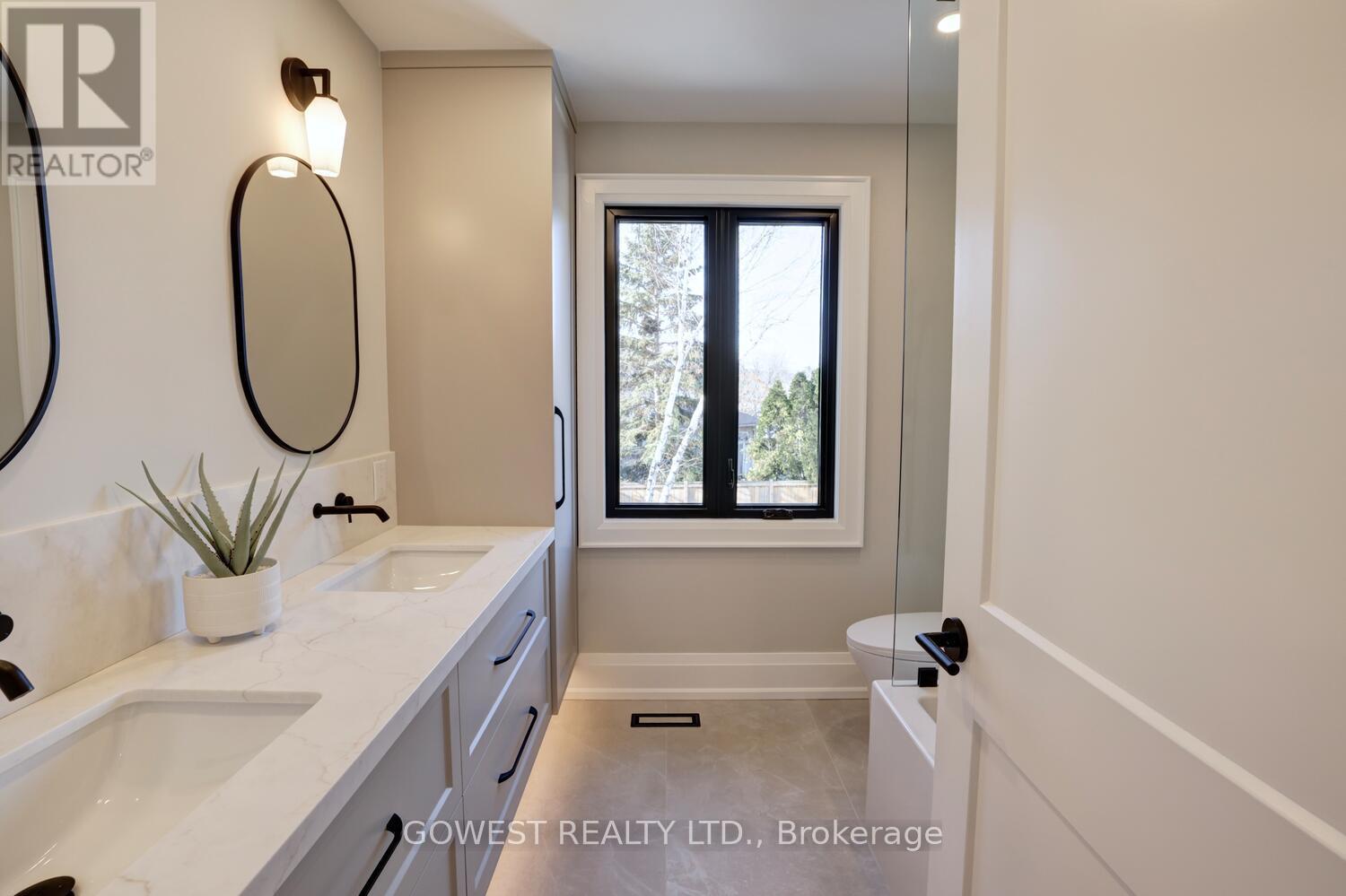 981 Valdese Drive, Mississauga, Ontario  L5C 2Z5 - Photo 30 - W13111556
