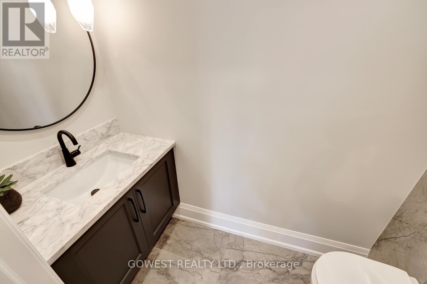 981 Valdese Drive, Mississauga, Ontario  L5C 2Z5 - Photo 9 - W13111556