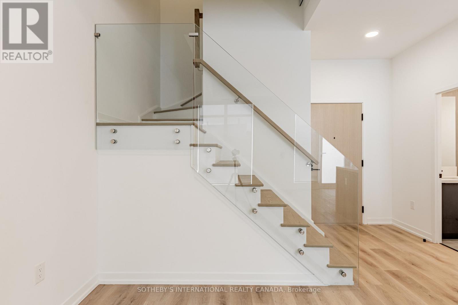 Th104 - 5 York Garden Way, Toronto, Ontario M6A 2V1 - Photo 7 - W13111576
