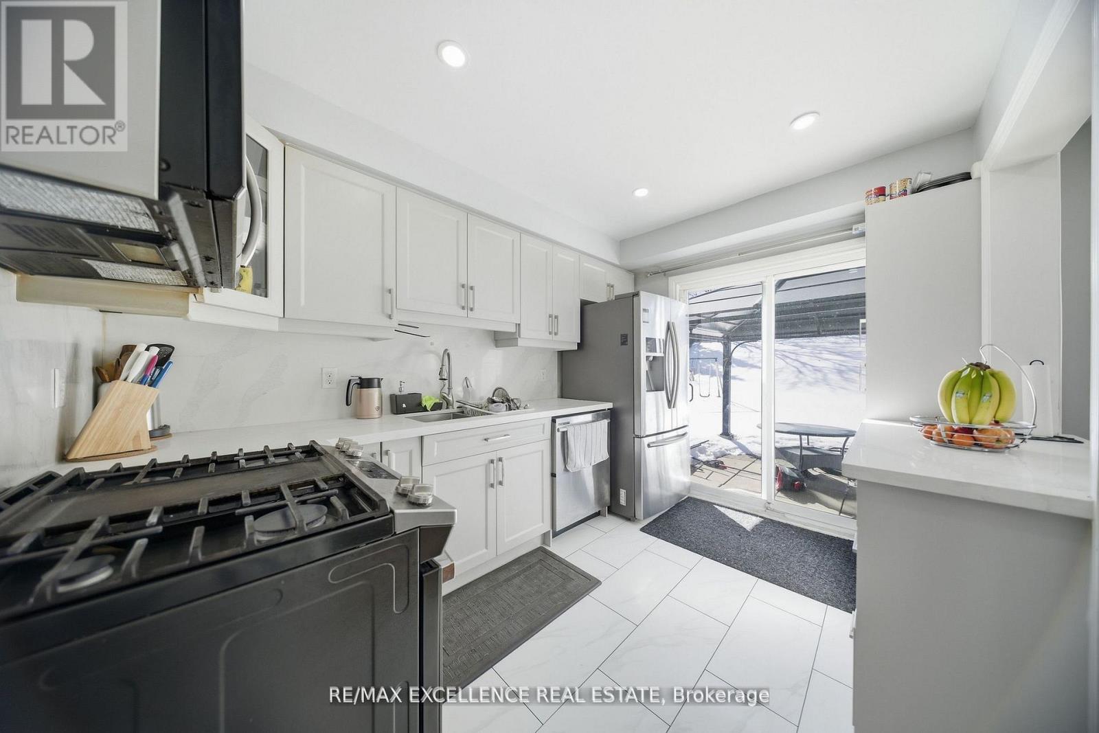 46 Nectarine Crescent, Brampton, Ontario  L6S 5Z1 - Photo 10 - W13111622