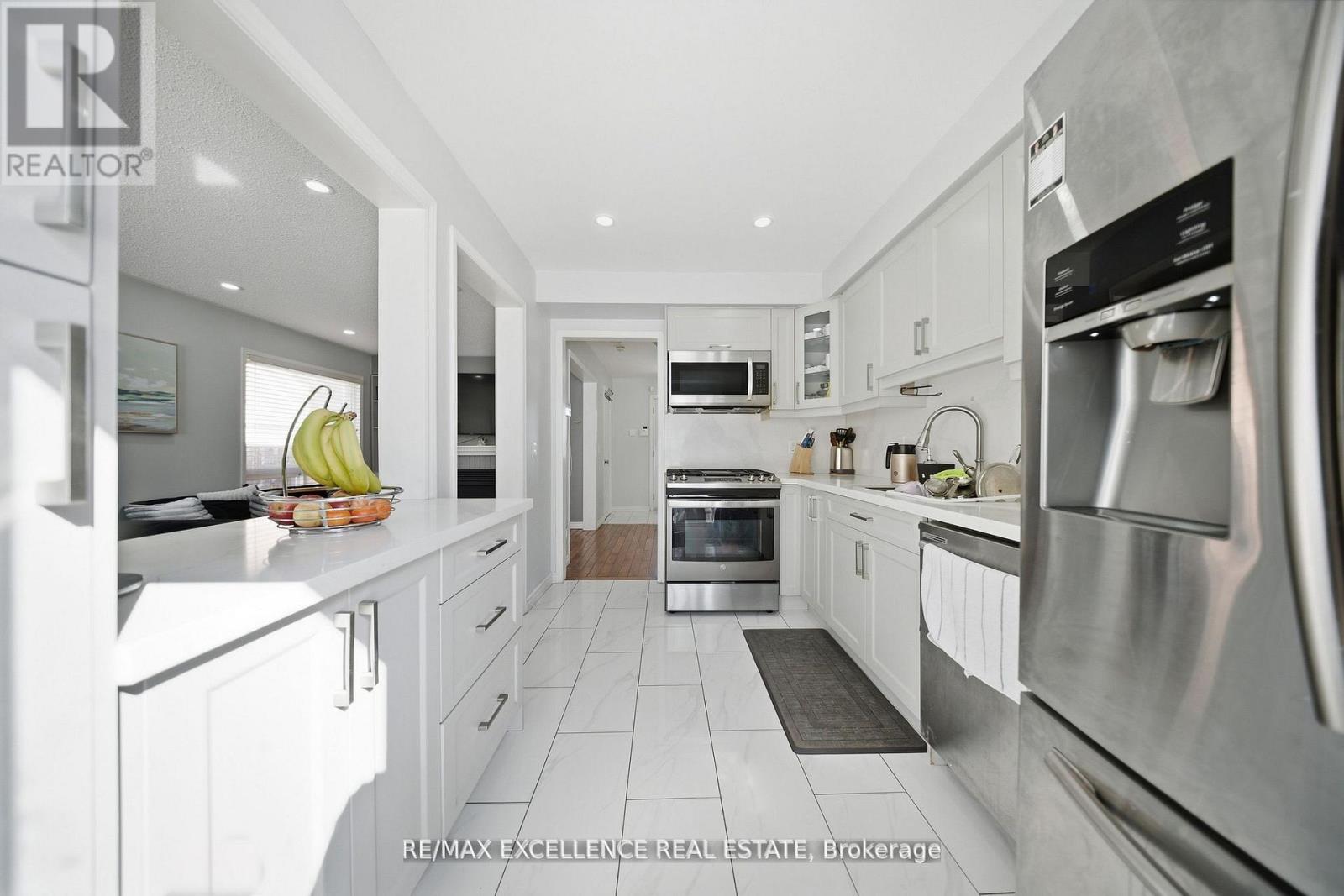46 Nectarine Crescent, Brampton, Ontario  L6S 5Z1 - Photo 11 - W13111622