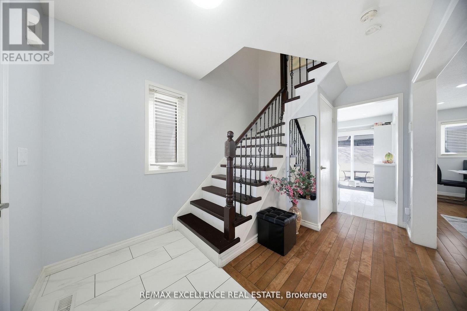 46 Nectarine Crescent, Brampton, Ontario  L6S 5Z1 - Photo 4 - W13111622