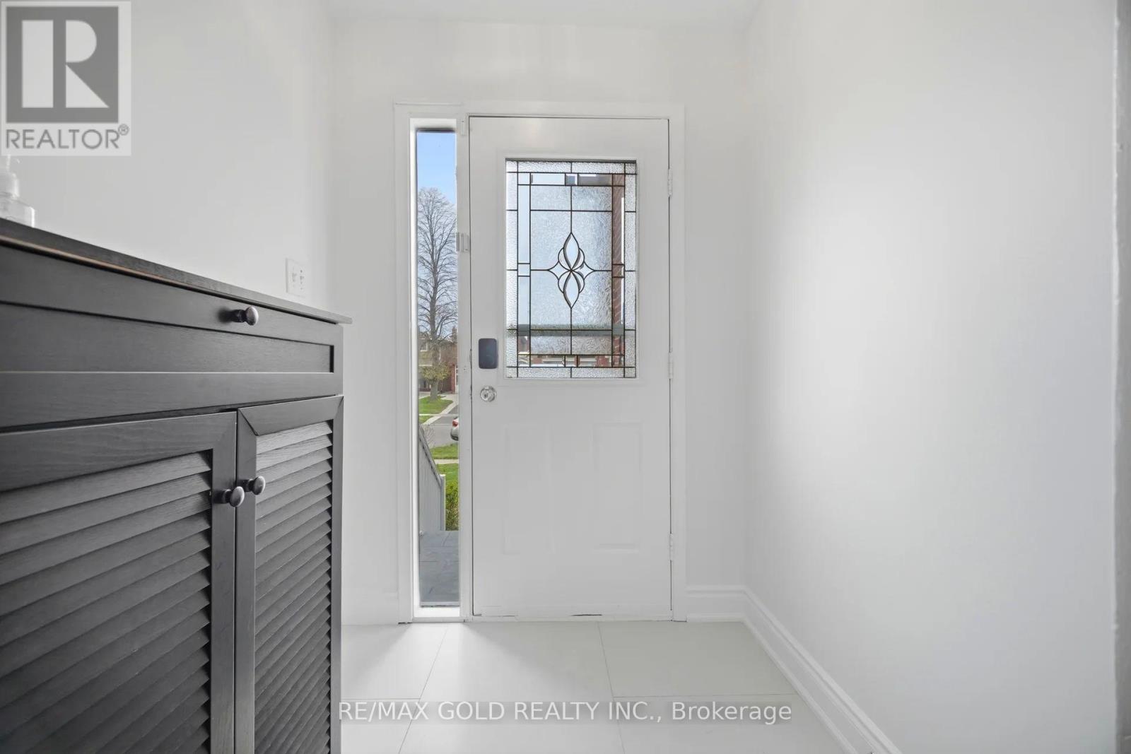 18 Mcgraw Avenue, Brampton, Ontario  L6X 3M4 - Photo 2 - W13111652