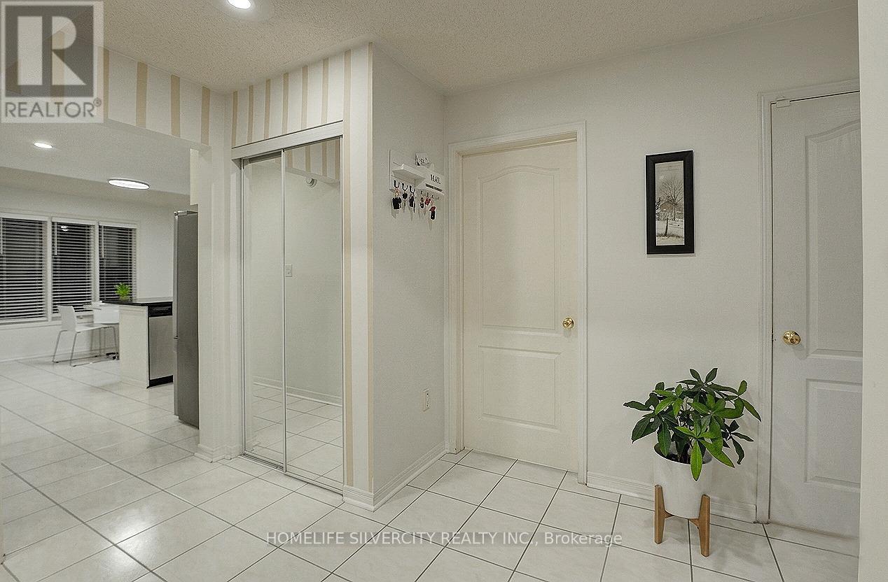11 Rangeland Road, Brampton, Ontario  L6R 1L4 - Photo 6 - W13111668