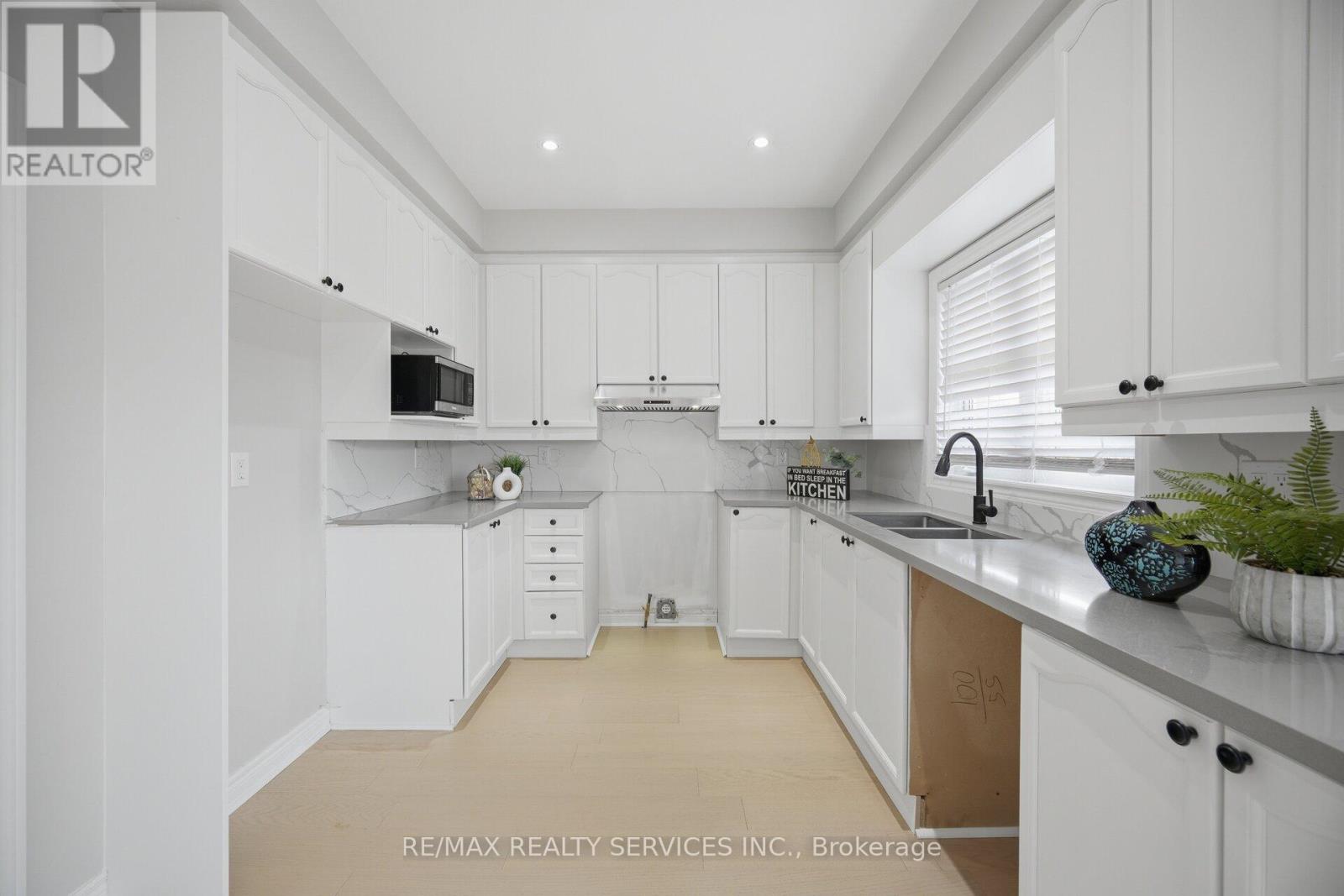 130 Yuile Court, Brampton, Ontario  L6Y 5J5 - Photo 11 - W13111670