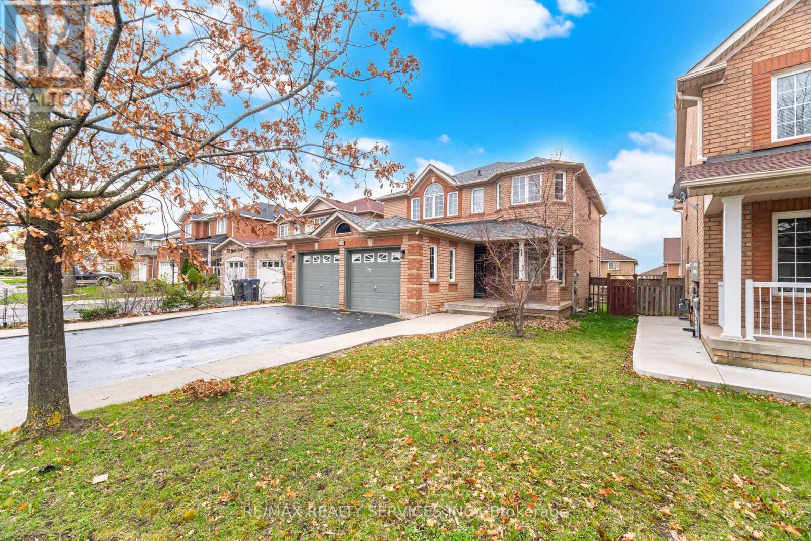 130 Yuile Court, Brampton, Ontario  L6Y 5J5 - Photo 3 - W13111670
