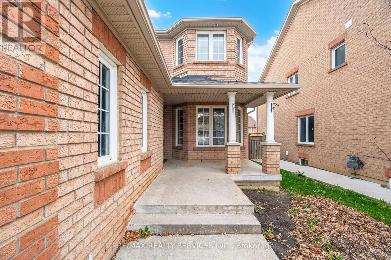 130 Yuile Court, Brampton, Ontario  L6Y 5J5 - Photo 4 - W13111670