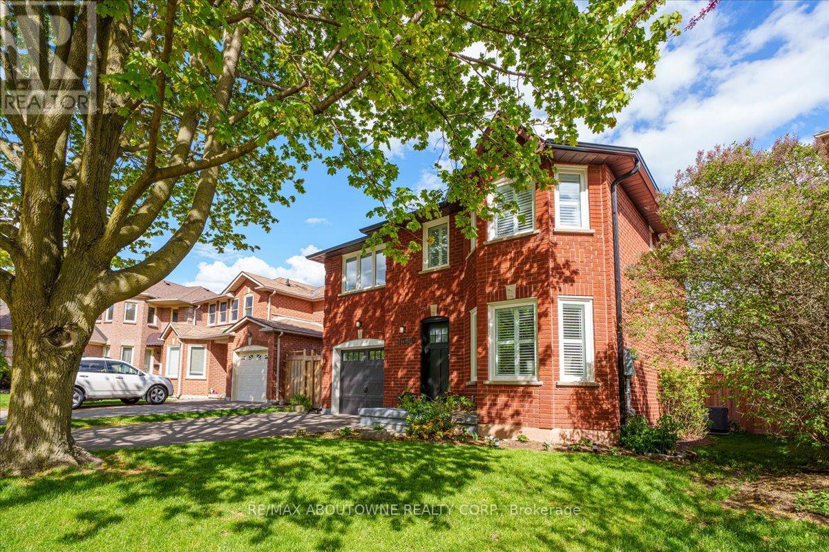 1399 Cobbler Lane, Oakville, Ontario  L6M 3C1 - Photo 3 - W13111750