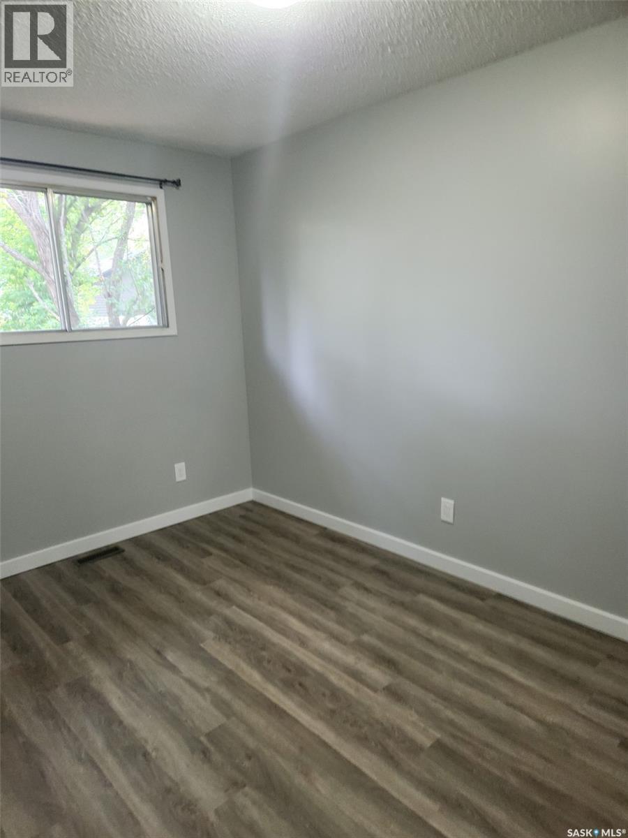 3615-3617 Fairlight Drive, Saskatoon, Saskatchewan  S7M 4L7 - Photo 13 - SK035570