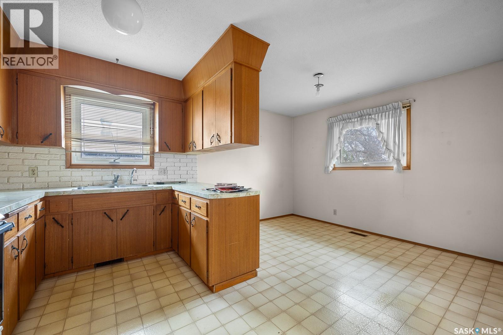 1426 Southam Street, Regina, Saskatchewan  S4T 6T7 - Photo 5 - SK035526