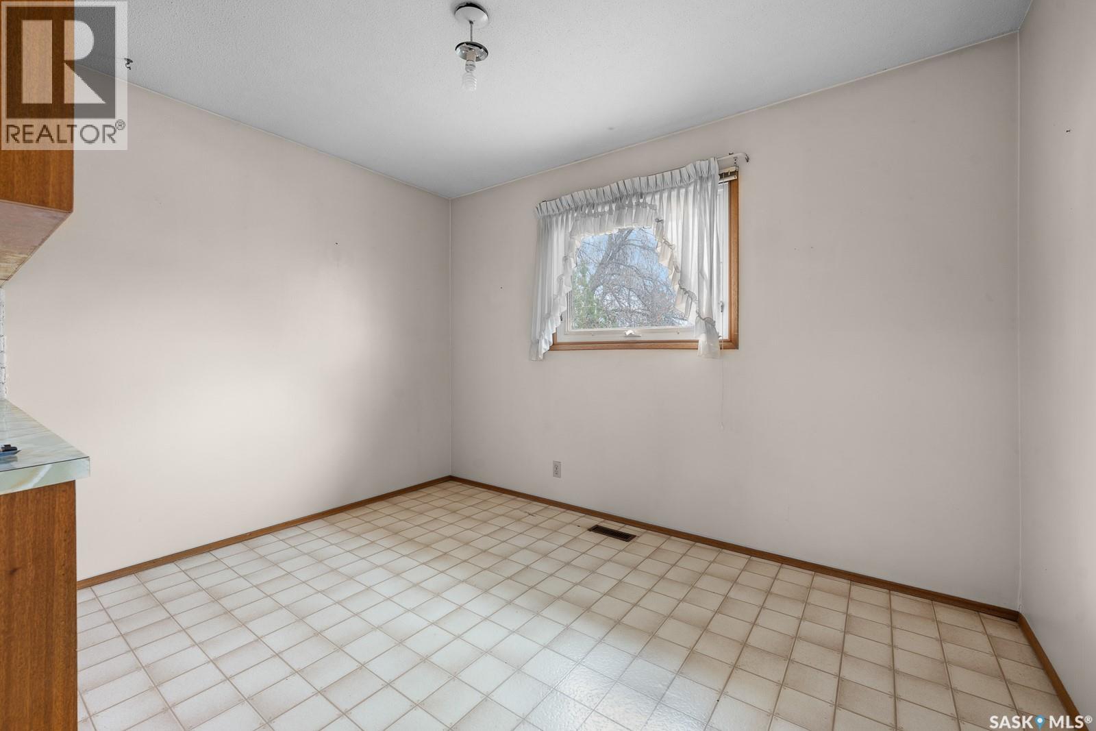 1426 Southam Street, Regina, Saskatchewan  S4T 6T7 - Photo 7 - SK035526