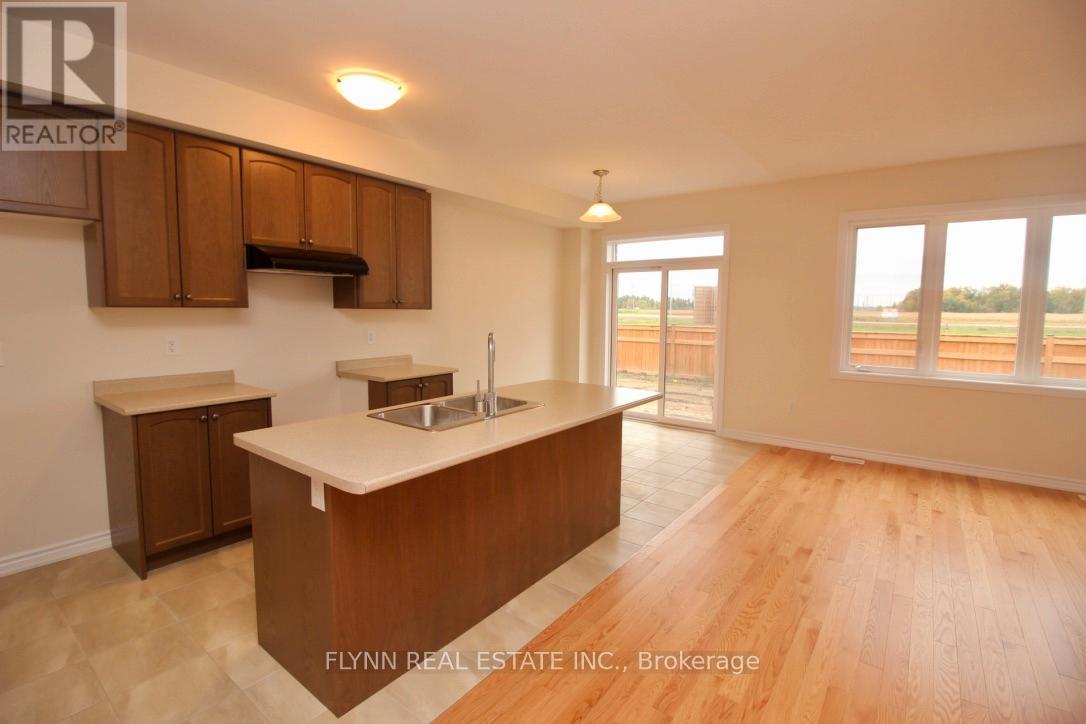 272 Explorer Way, Thorold, Ontario  L2V 0K2 - Photo 3 - X13111628