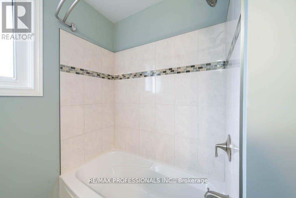 Upper - 13 Baraniuk Street, St. Catharines, Ontario L2N 1N4 - Photo 10 - X13111638