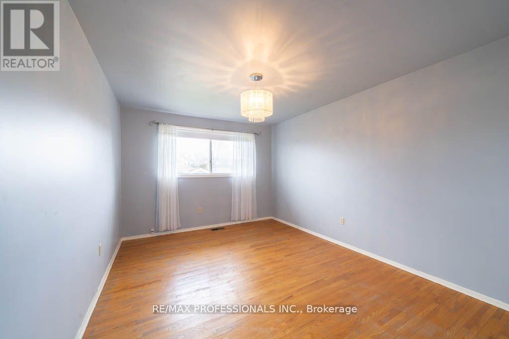 Upper - 13 Baraniuk Street, St. Catharines, Ontario L2N 1N4 - Photo 13 - X13111638