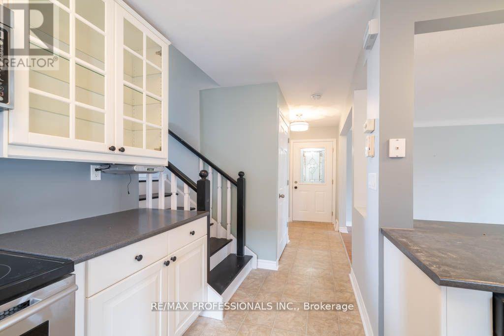 Upper - 13 Baraniuk Street, St. Catharines, Ontario L2N 1N4 - Photo 5 - X13111638
