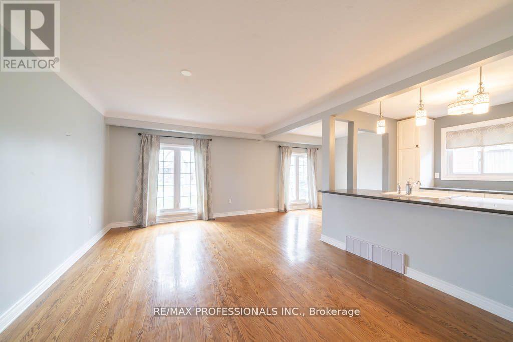 Upper - 13 Baraniuk Street, St. Catharines, Ontario L2N 1N4 - Photo 6 - X13111638