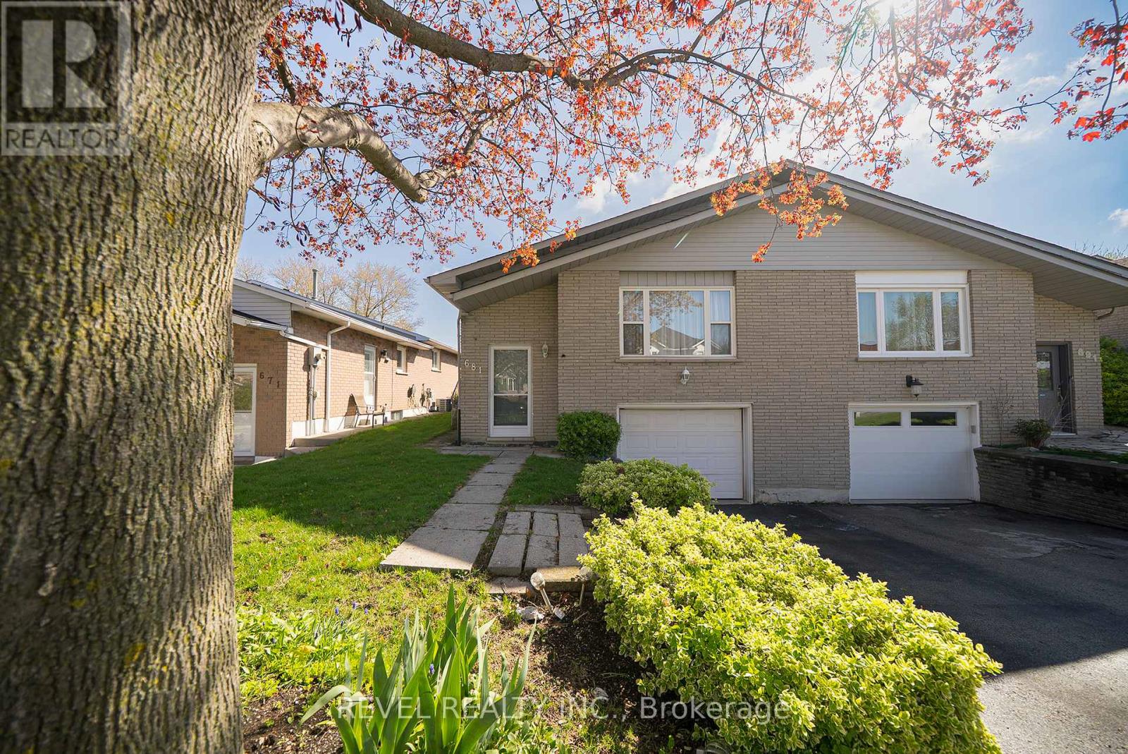 681 UPPER HORNING ROAD, Hamilton, Ontario