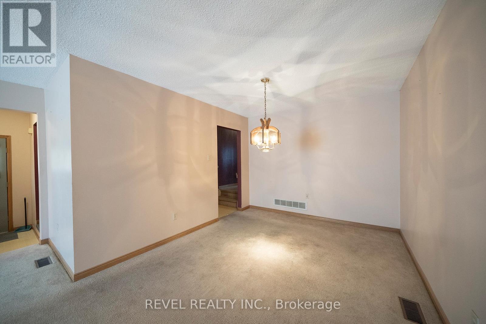 681 Upper Horning Road, Hamilton, Ontario  L9C 7R3 - Photo 9 - X13111654