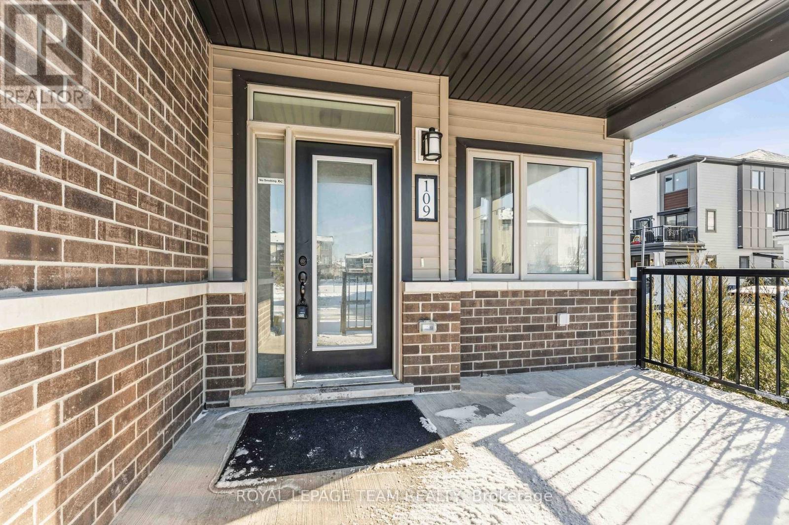 109 Pilot Private, Ottawa, Ontario  K2V 0S4 - Photo 2 - X12904664